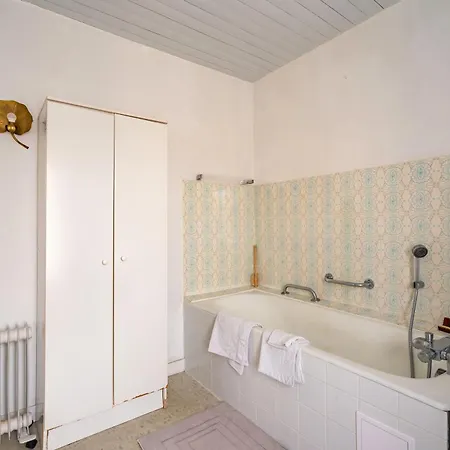 Demeure De Charme Garesche Pensionat 3*